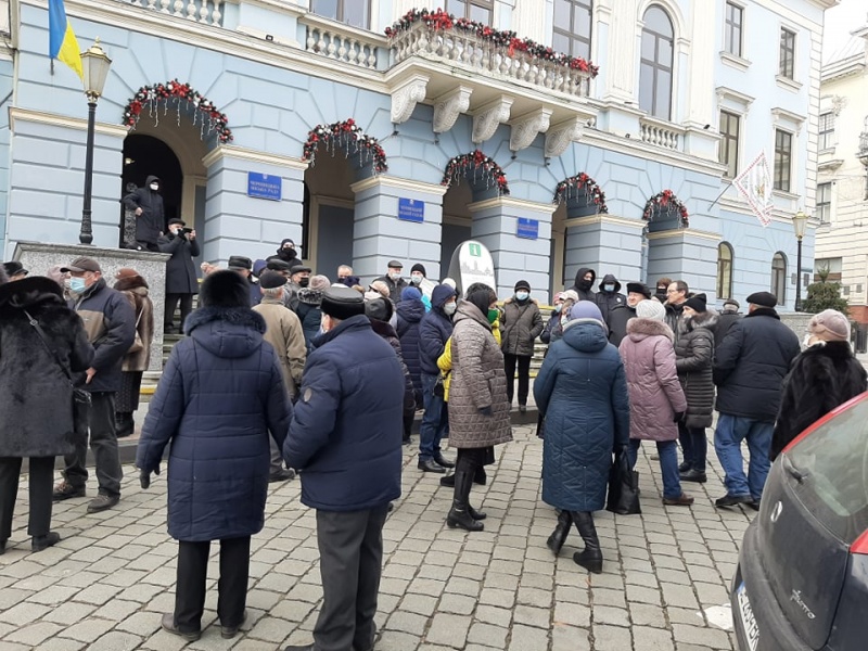 Города Украины поднялись на протест из-за тарифов на газ, люди перекрывают трассы