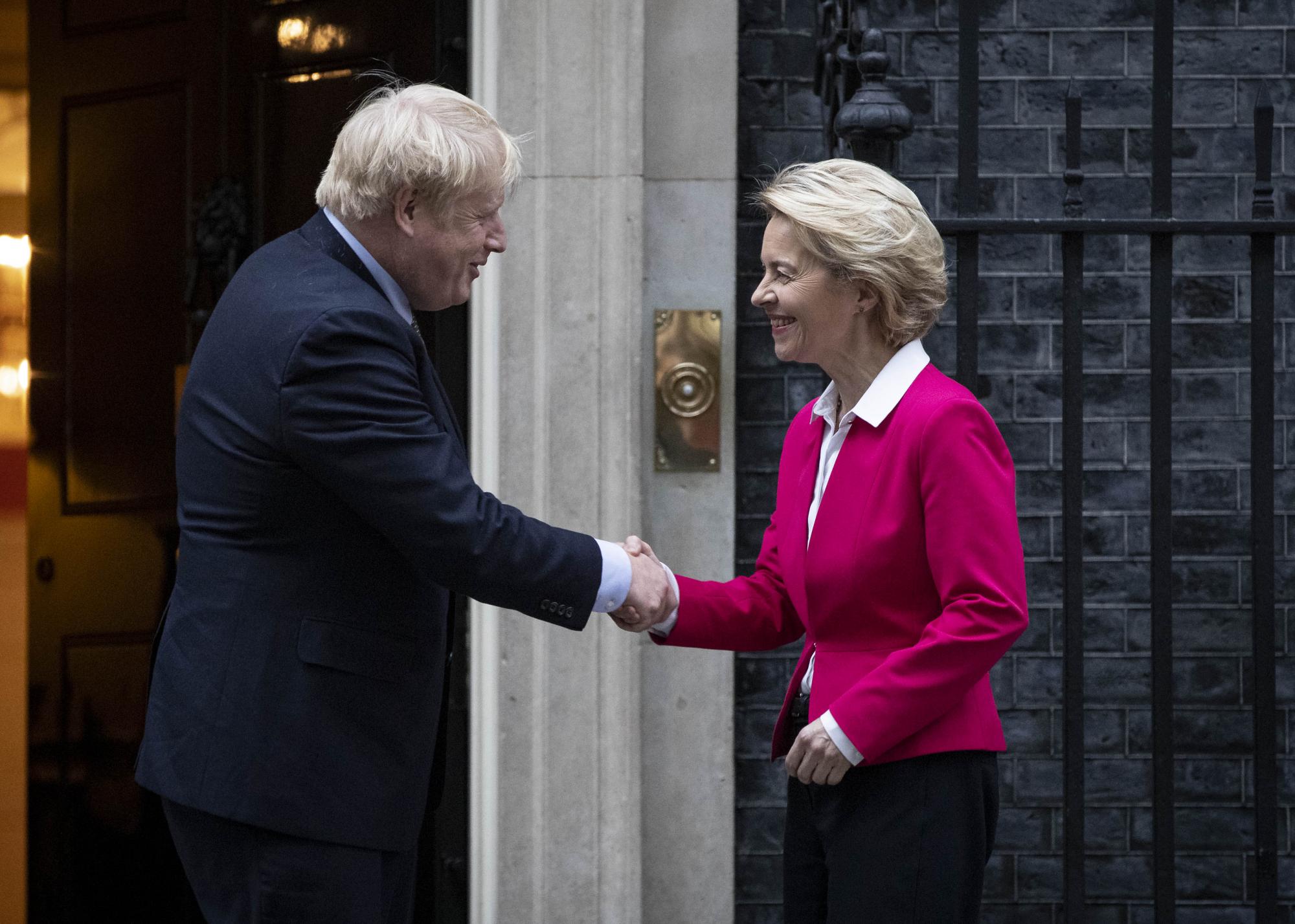 Жесткого Brexit не будет. В чем суть нового соглашения Великобритании и ЕС