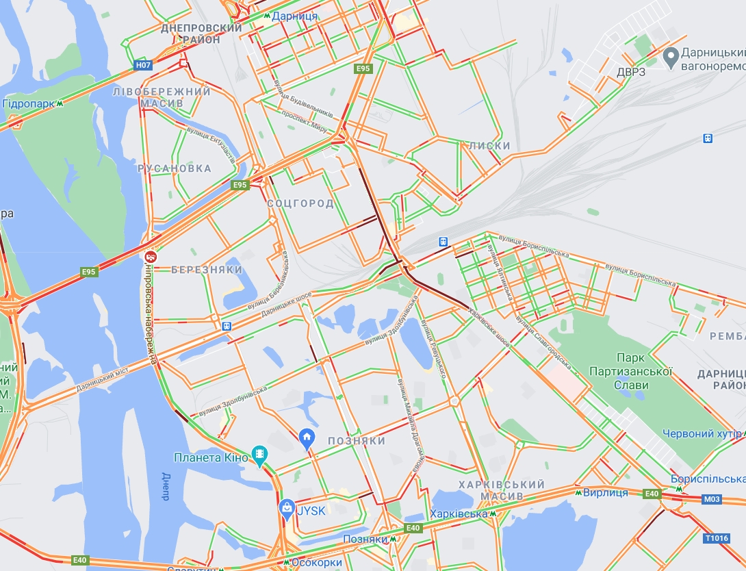 В Киеве образовались пробки из-за снегопада: карта