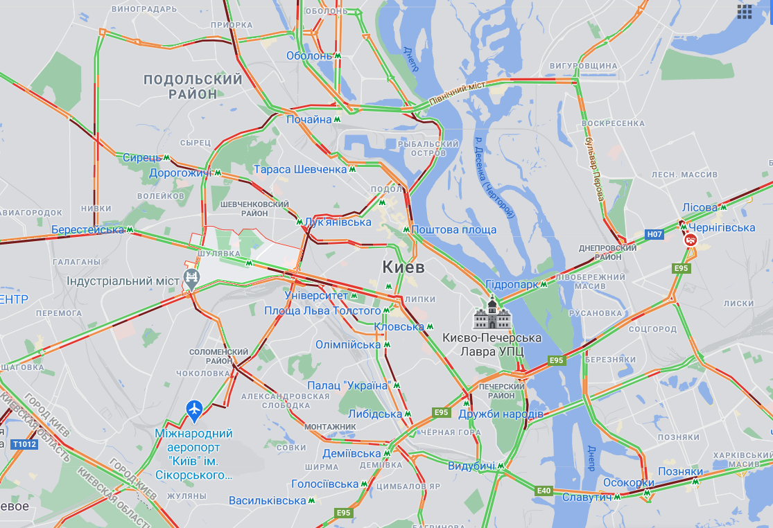 Пробки и снегопад в Киеве: на каких улицах затруднено движение транспорта