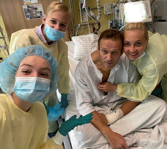 Задержания журналистов и ОМОН в аэропорту: как Навального ждут в РФ