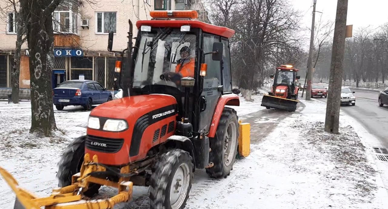 Київ засипає снігом. На дорогах значні затори