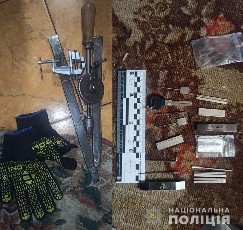 В Киеве задержали двух мародеров: обокрали квартиры горожан, которые уехали из-за войны